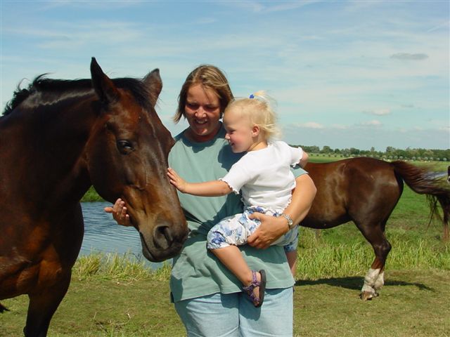 Vanja met Edith en Evelien.